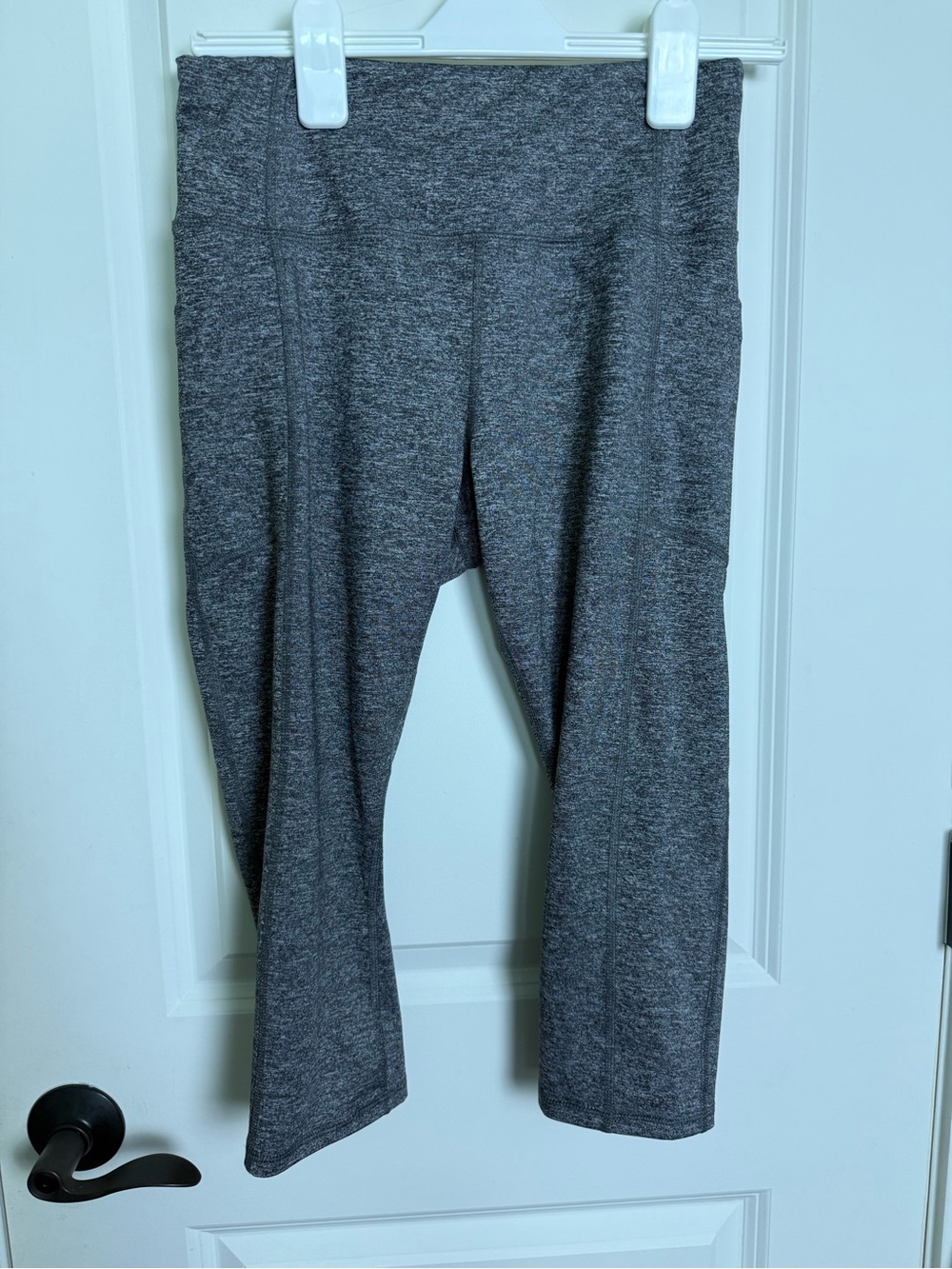 Avia Heathered Gray Capri Workout Leggings